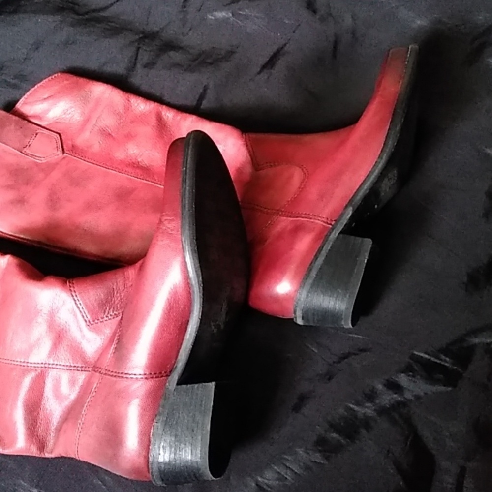 Boots - Picture 3 of 4